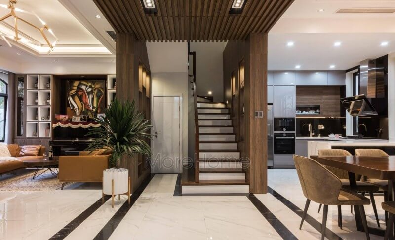 Bạn biết không, để đánh giá được một công trình thi công nội thất đẹp, chúng ta cần phải dựa vào nhiều yếu tố. Tuy nhiên, bạn có thể trực quan đánh giá được chất lượng công trình thi công nội thất chất lượng là dựa vào sản phẩm nội thất hoàn thiện cũng như cách bố trí kết cấu công năng trong ngôi nhà. Giống như hình ảnh thi công nội thất gỗ, thi công cầu thang gỗ đẹp tại biệt thự hiện đại hải phòng này vậy. Thi công nội thất biệt thự