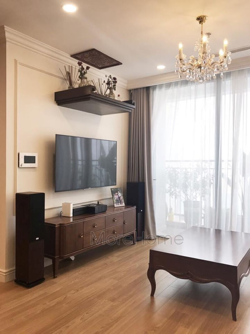 Không gian phòng khách căn hộ được thi công với mẫu tủ tivi và bàn trà bằng gỗ công nghiệp cao cấp Thi công nội thất chung cư trẻ trung, sang trọng